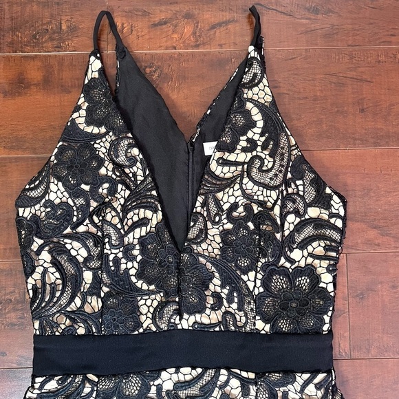 DRESS THE POPULATION Ava Floral Lace Mini Dress Black Plunging V-Neck Size Large - Picture 8 of 16